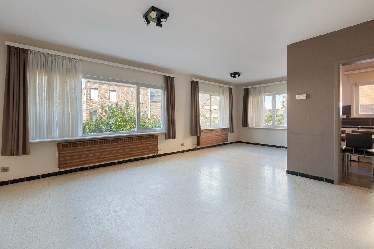 Gelijkvloers appartement met 2 slaapkamers, terras en tuin 