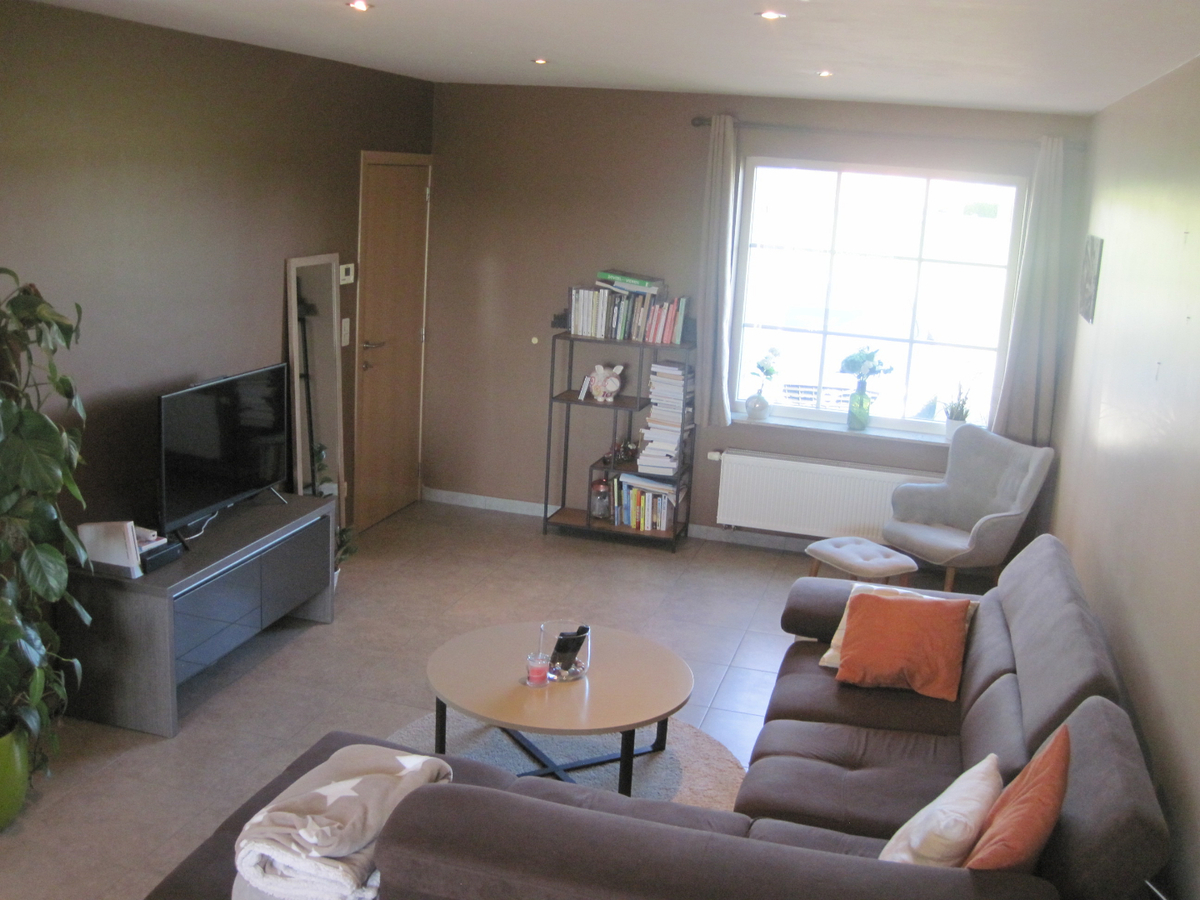 Degelijke woning met terras, tuintje én inpandige garage. 