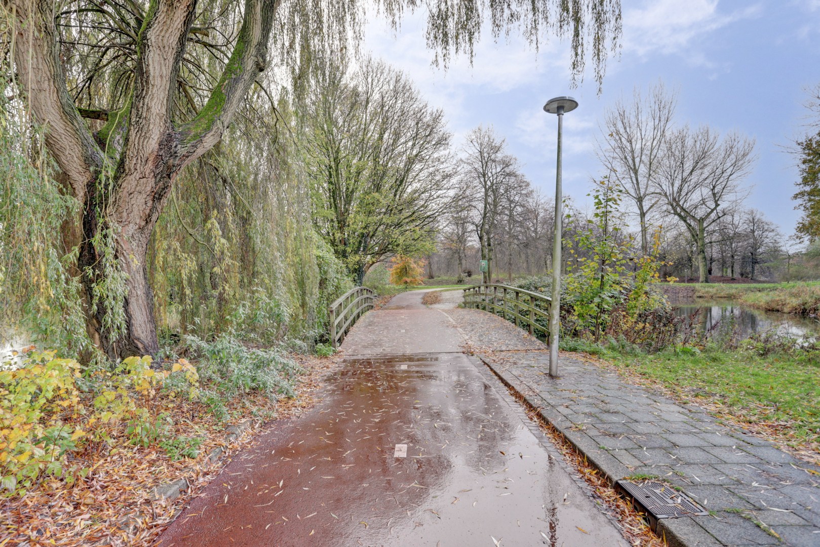 Modern afgewerkt 3 kamerappartement gelegen op de 3e verdieping met schitterend vrij uitzicht en ligging aan water! 