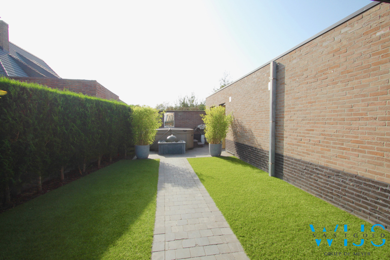 Zeer ruim &amp; recent woonhuis hartje ERTVELDE ! 