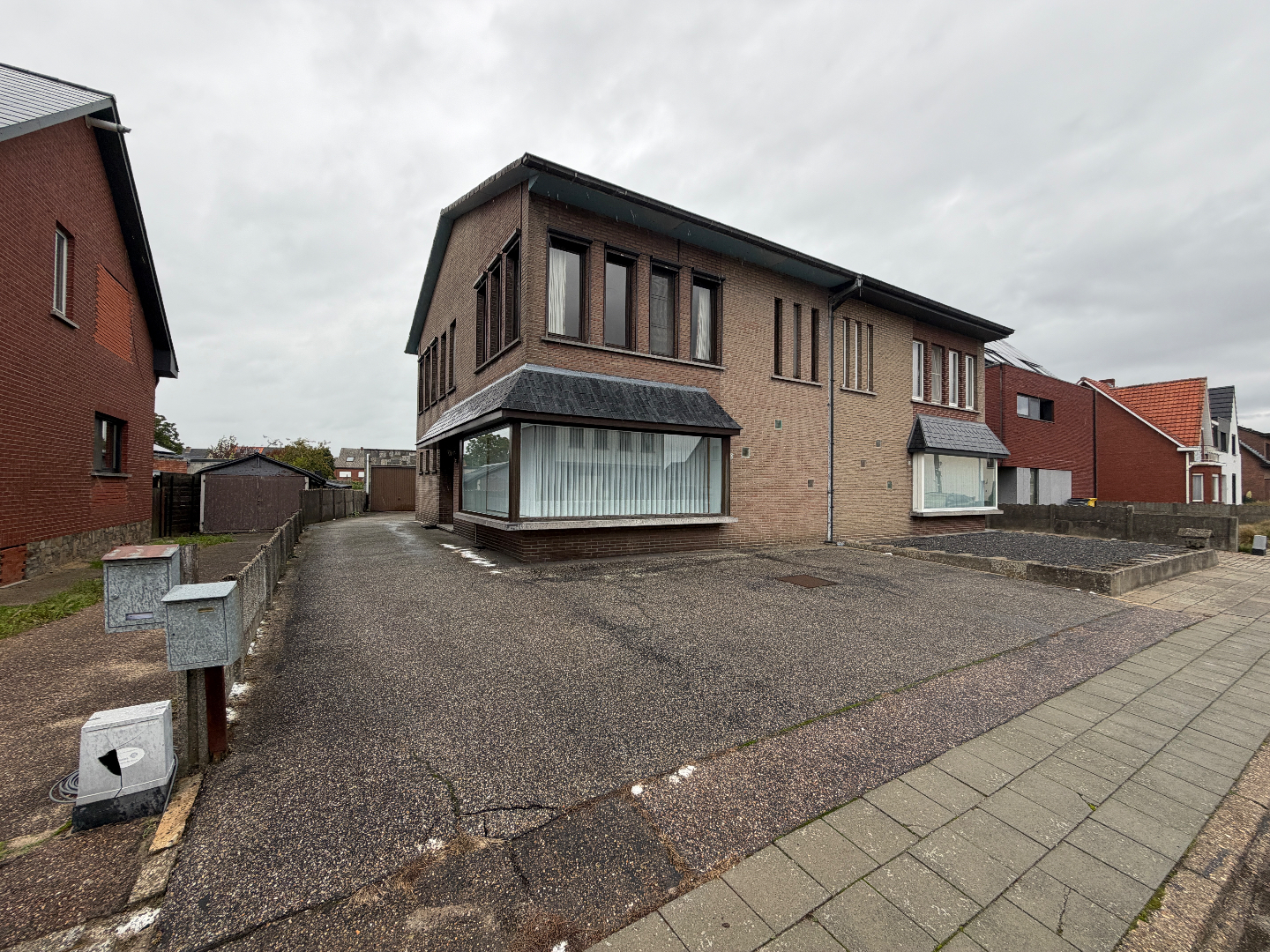 Gezellige gezinswoning met drie slaapkamers en tuin te huur net buiten centrum Geel 