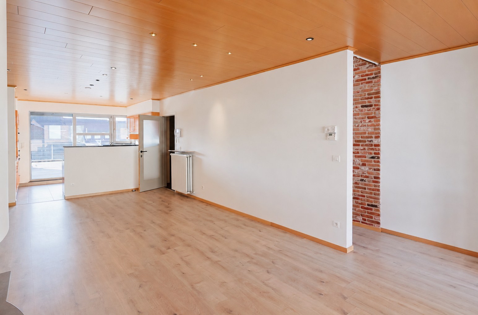 Bel-etagewoning met tuin, loods (450 m²) en tal van mogelijkheden 