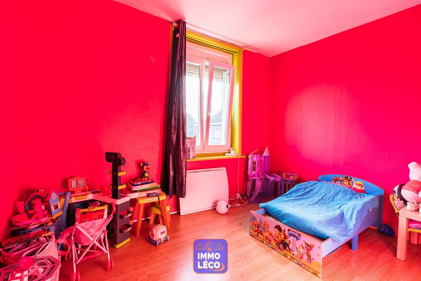 Immeuble comprenant 2 maisons avec jardins privatifs et 5 garages, IDEAL INVESTISSEURS ! 