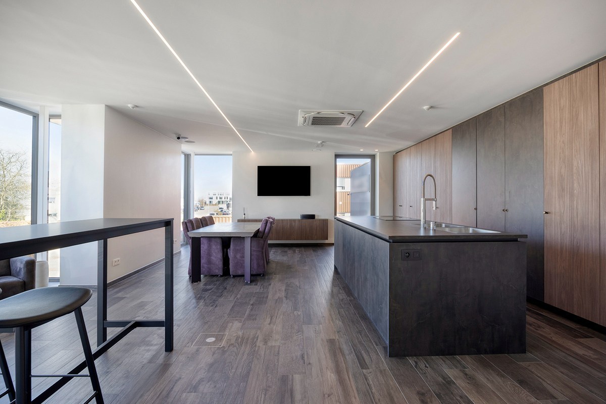 Grondig gerenoveerd KMO gebouw met magazijn en kantoorruimtes in Heverlee op een perceel van 11a19ca! – EPC -22,65 kWh/m² 