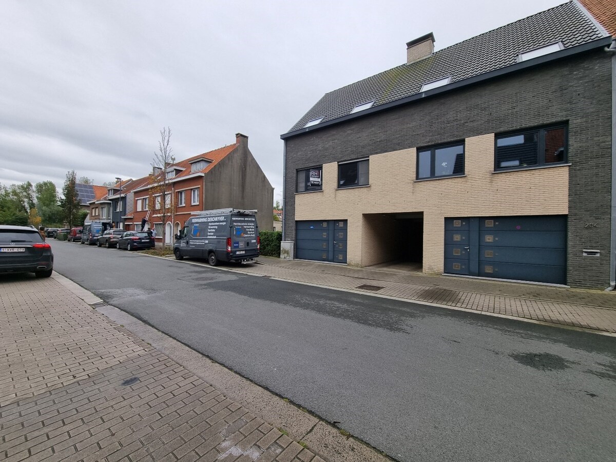 Energiezuinige halfopen gezinswoning met tuintje en ruim terras. 