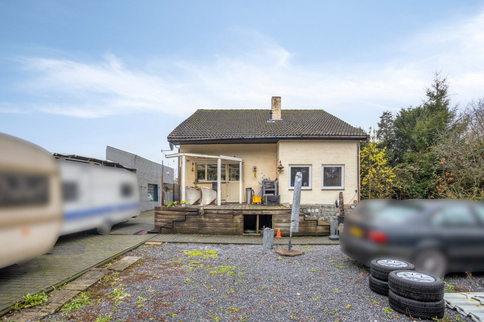 Te renoveren woning met 5 slpk. op ruim perceel van 18a 95ca in Mol 