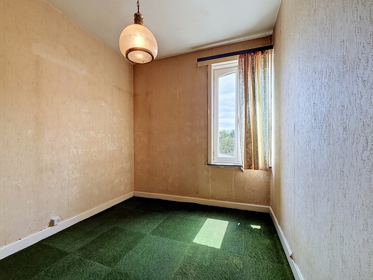 Ruime, te renoveren woning met veel potentieel te Erwetegem 