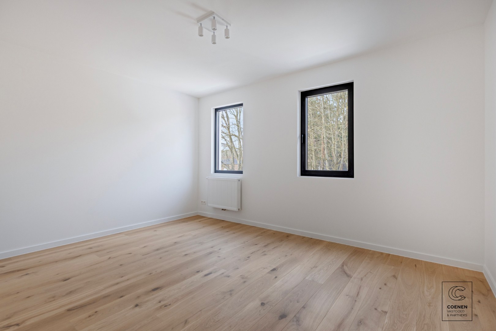 Prachtig gerenoveerde woning met 4 slpk, 2 badkamer en riante tuin op een toplocatie te Rijmenam! 