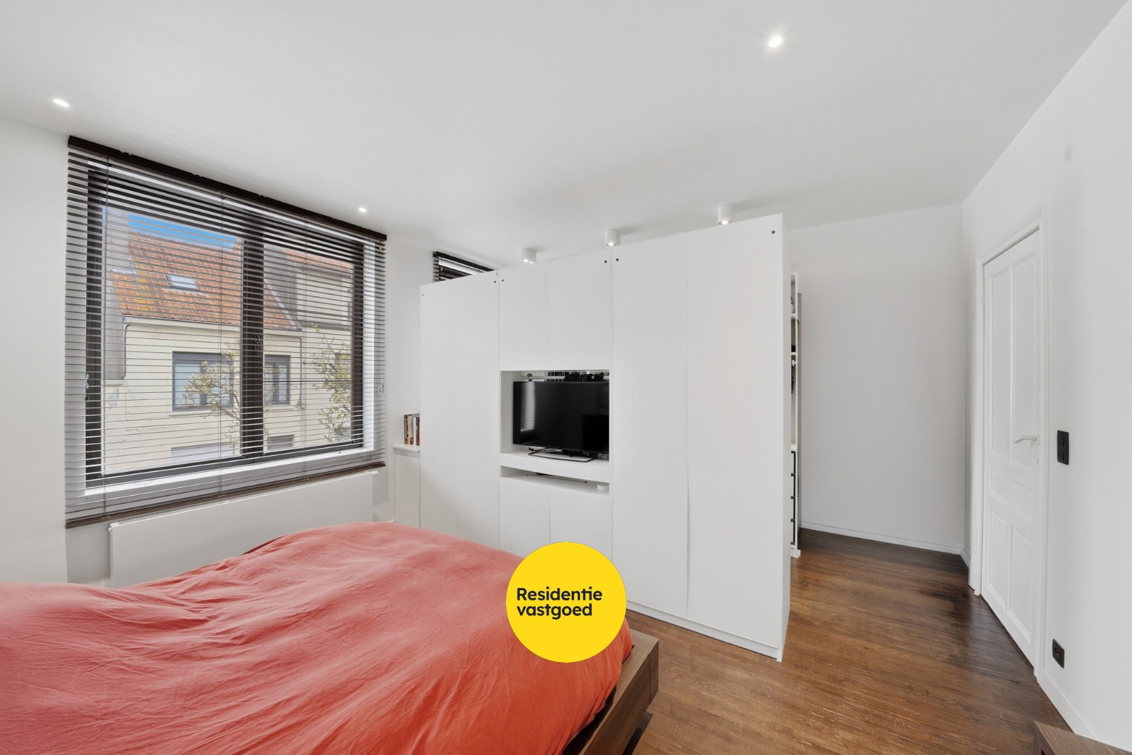 Volledig gerenoveerde woning met zonnige buitenruimte 