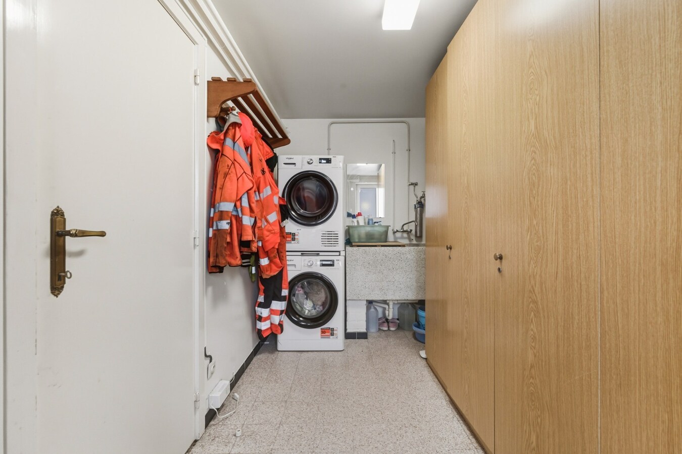 Instapklare, lichtrijke bel-etage woning met ruime garage en terras op centrale ligging 