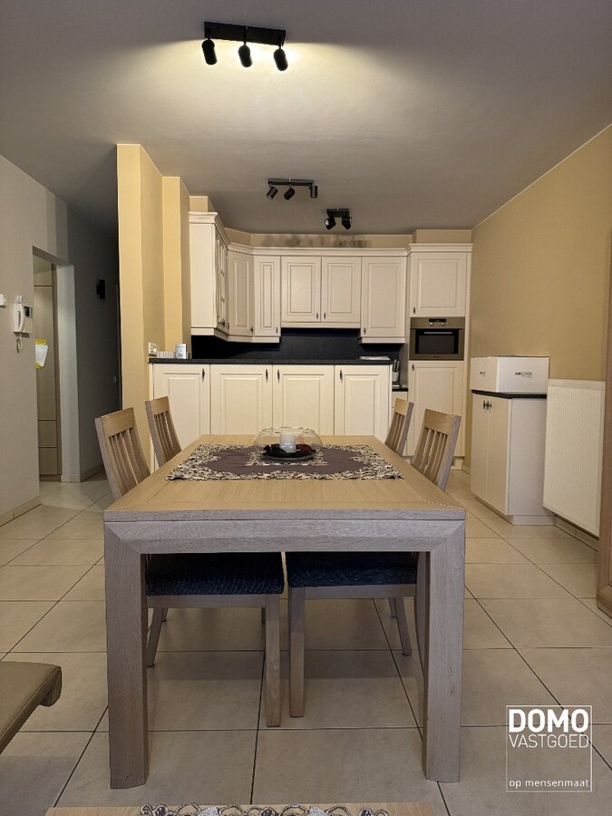 Ruim gemeubeld 2-slaapkamer appartement met terras op benedenverdieping in Halen 