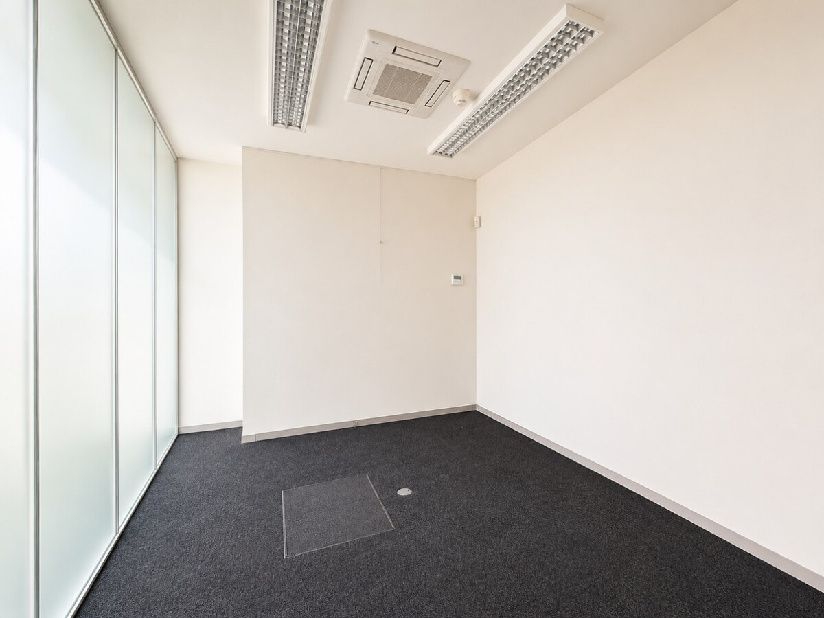 Centre d’Affaires « Excellence » – Bureau à louer ± 210 m² avec parkings 
