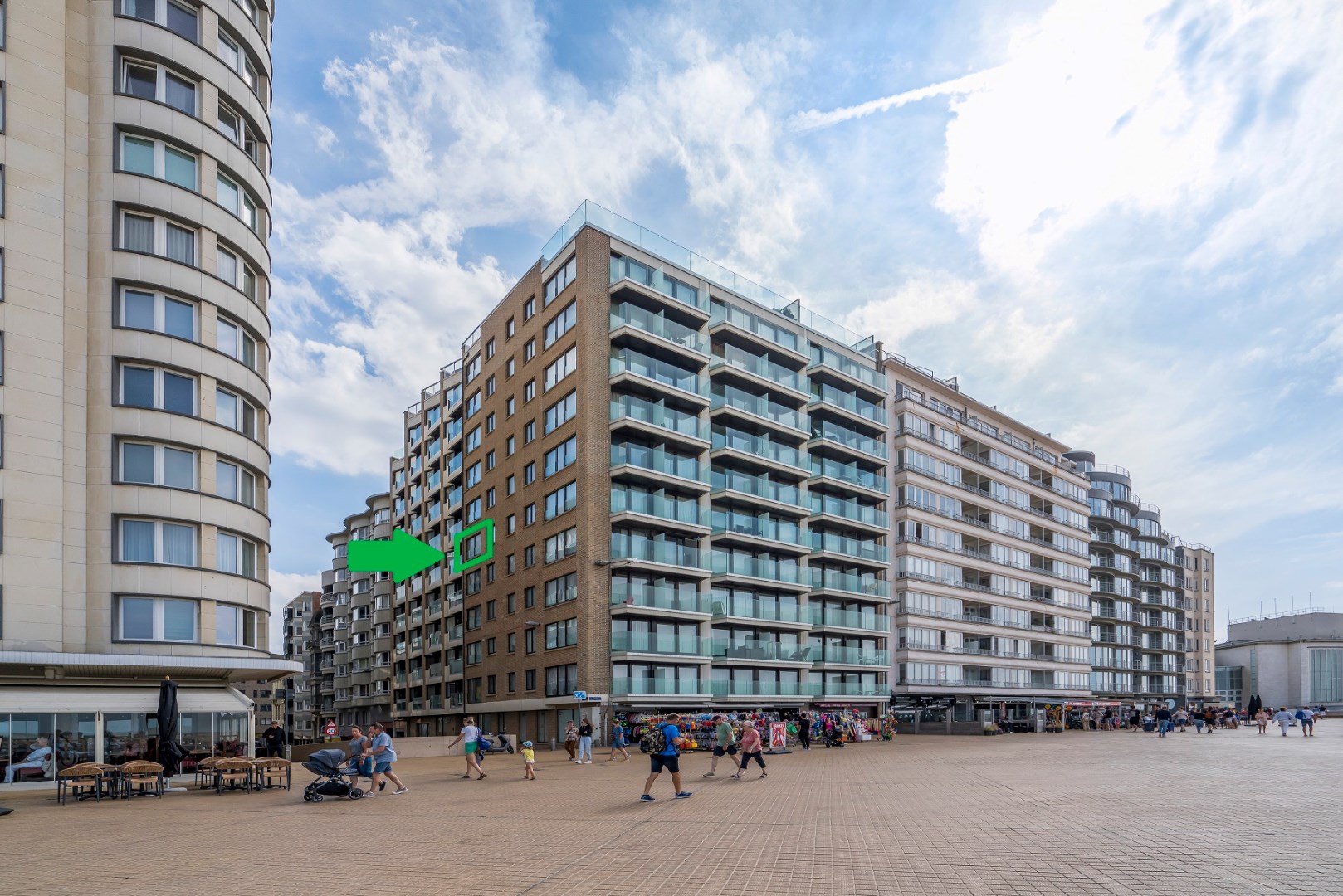 GEMEUBELDE STUDIO MET ZIJDELINGS ZEEZICHT IN CENTRUM OOSTENDE 