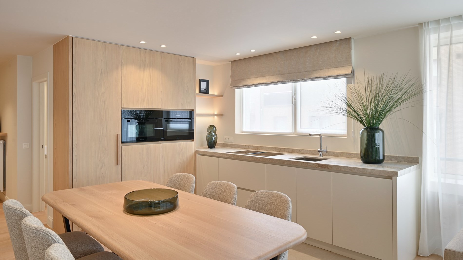 Magnifique appartement d'angle avec 3 chambres à coucher situé idéalement au milieu de l'avenue Lippens à Knokke. 