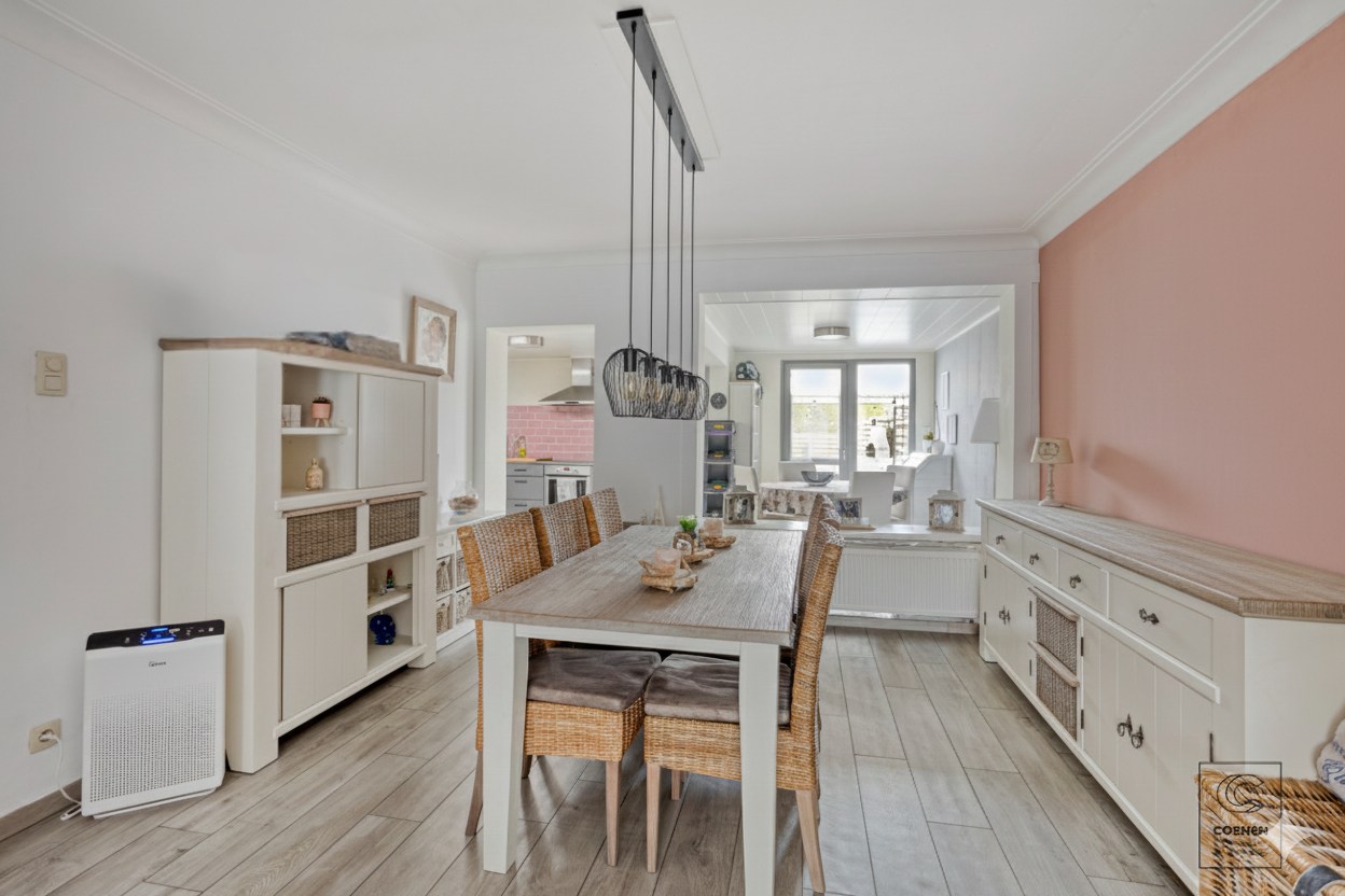 Zeer ruime en instapklare woning van 181 m², 4 slpk's en zeer leuke, zonnige tuin met prachtig uitzicht! 