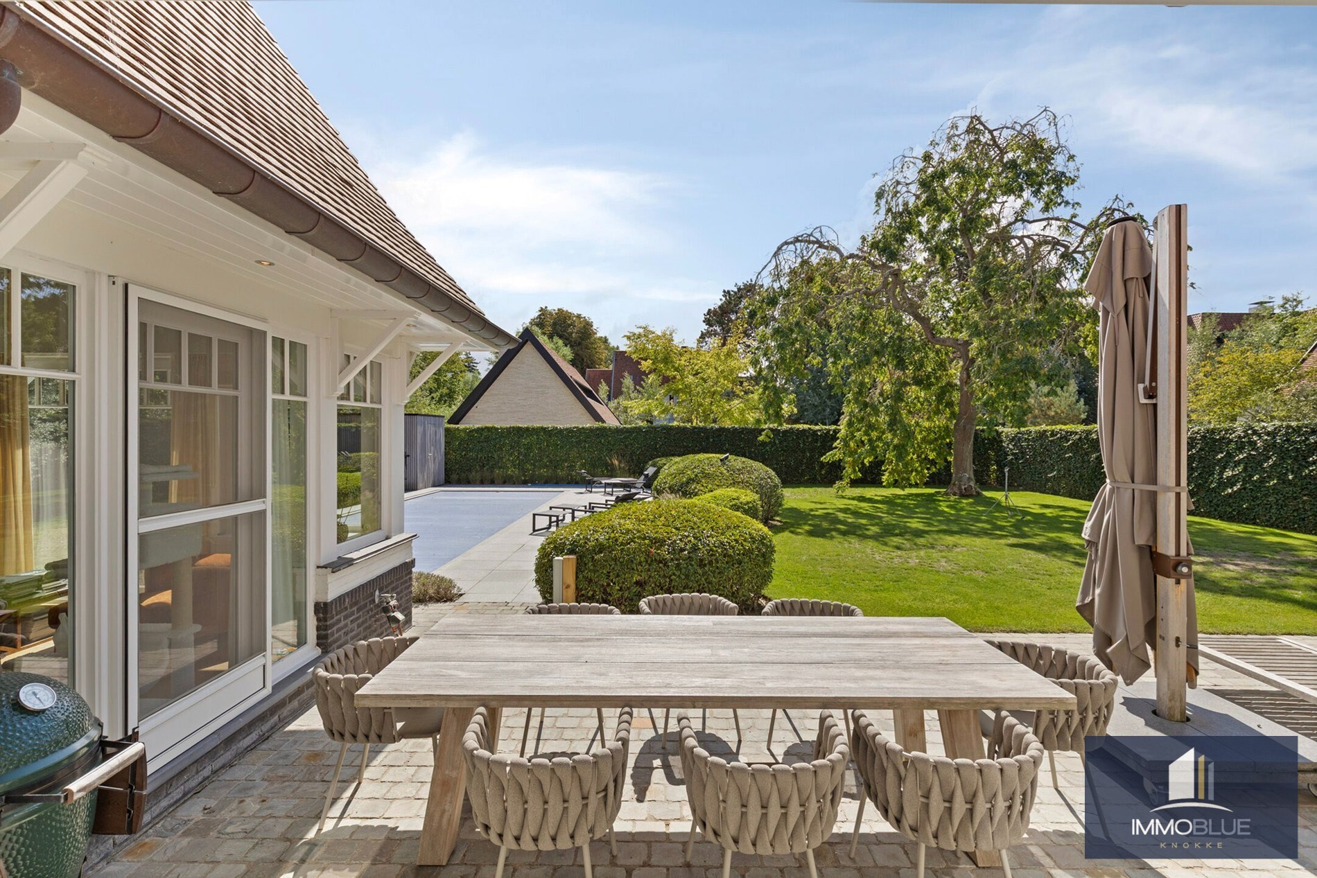 Luxueuze en stijlvolle villa in Engelse Cottage stijl met verwarmd zwembad gelegen in het Zoute. 