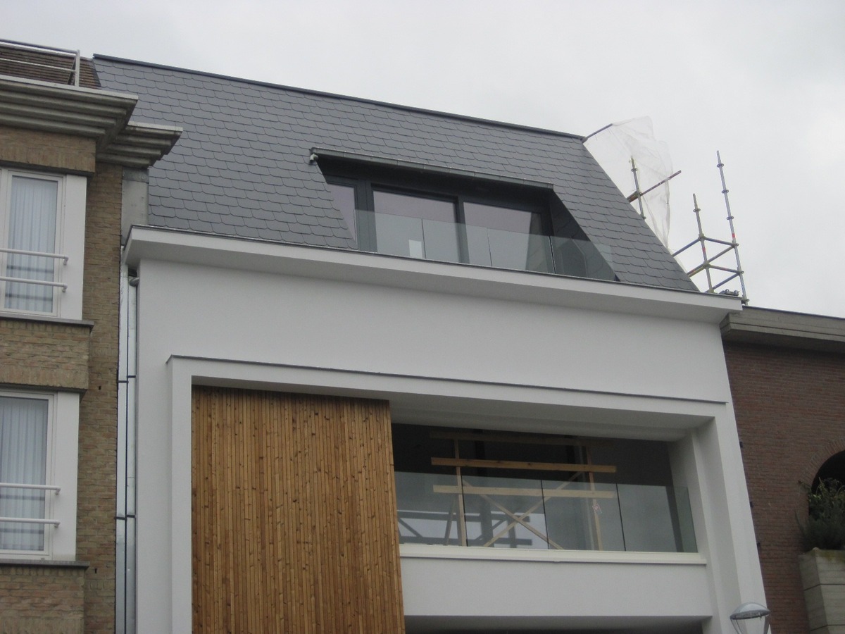 Unieke appartement (2 SUPER terrassen) op de Gaverse Markt !   LOFT-gevoel (hoogte : 3 m). 