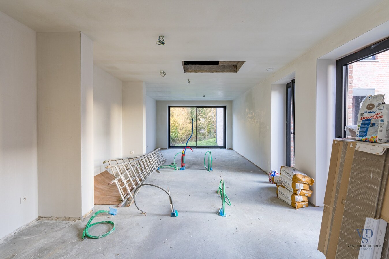 Gelijkvloerse woongelegenheid in hartje Dikkelvenne 