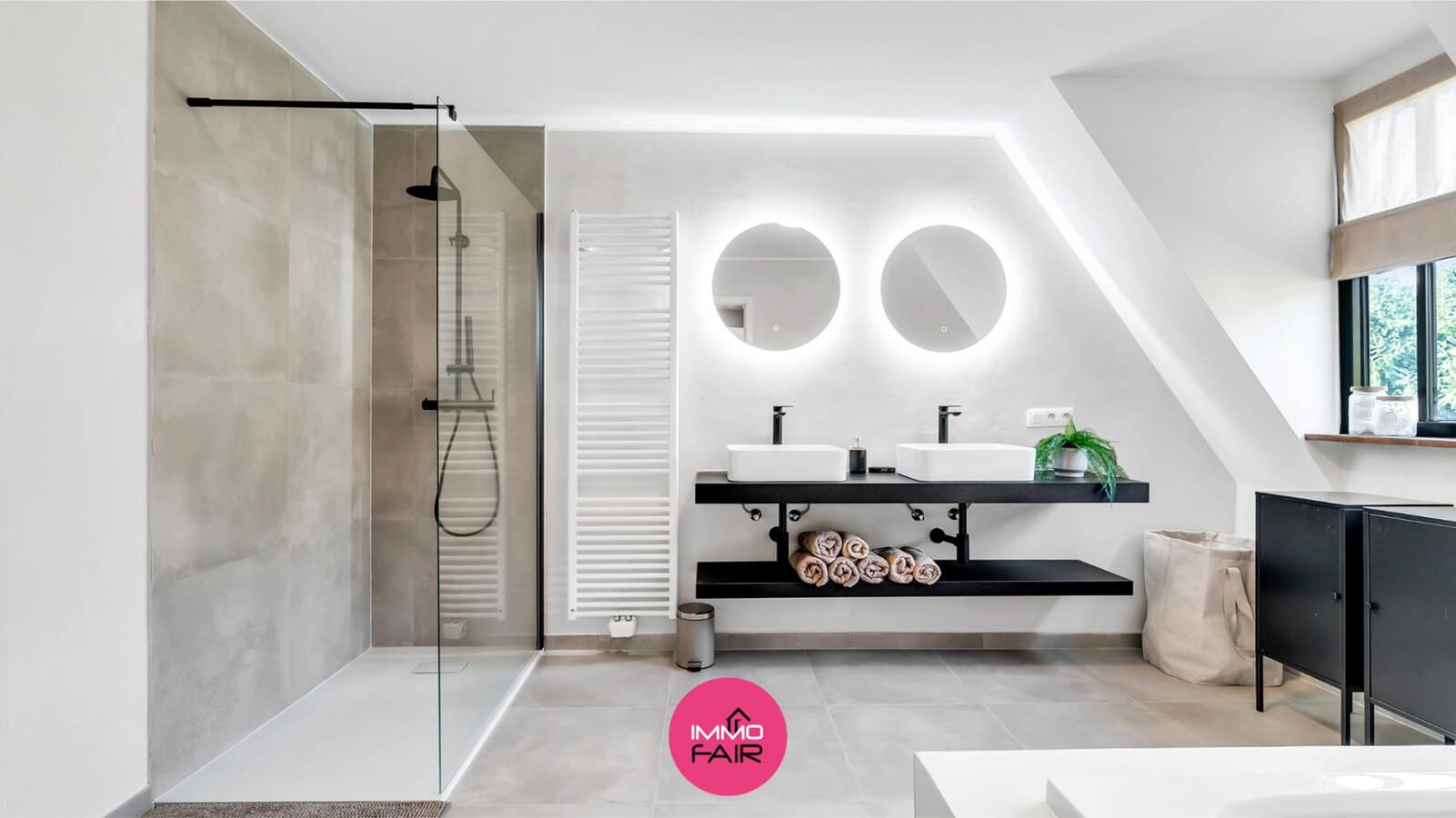 Exclusieve, karaktervolle villa met authentieke elementen in rustige, bosrijke omgeving 