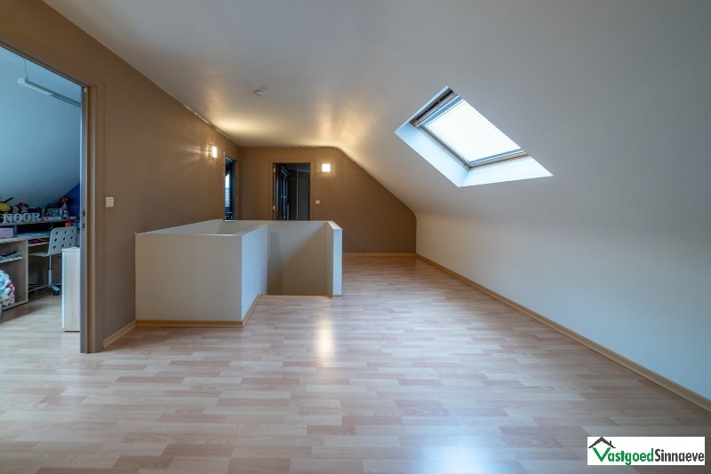 Rustig gelegen instapklare woning met 5 slaapkamers op 667 m² te Ichtegem 