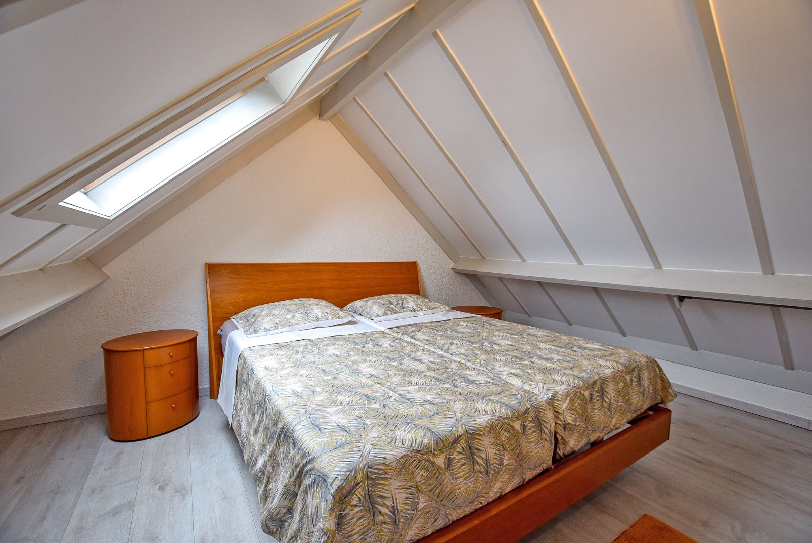 Prachtig onderhouden vakantiewoning (type vissershuis) met 3 slaapkamers en privé-parkeerplaats te Oostduinkerke. 