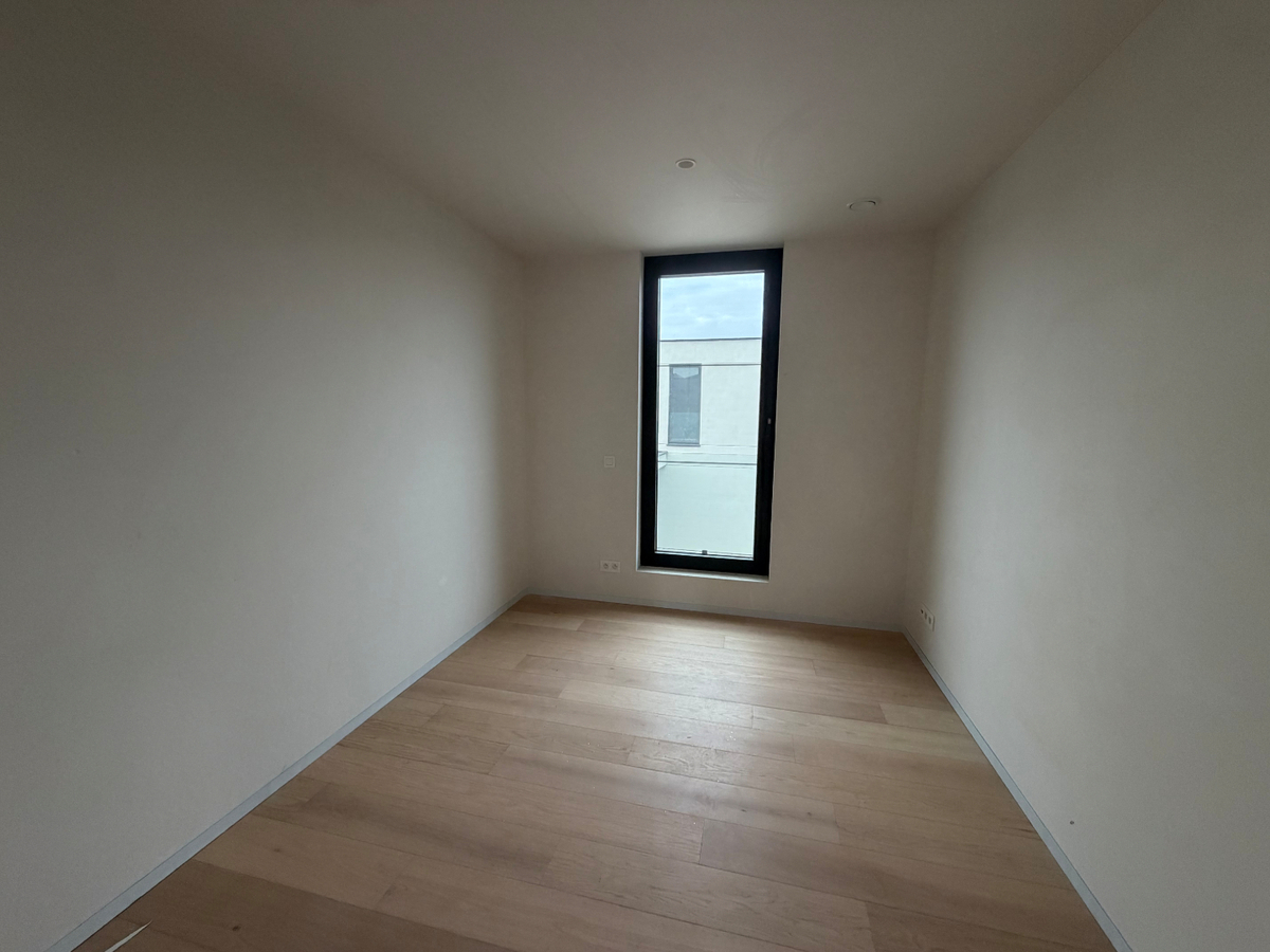 Ruime nieuwbouwwoning met terras en tuin. 