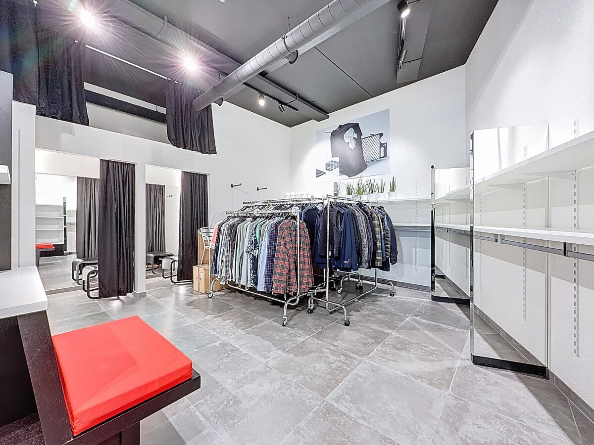 Nieuwbouw (2022) winkelruimte in Stationsstraat te centrum Zottegem 