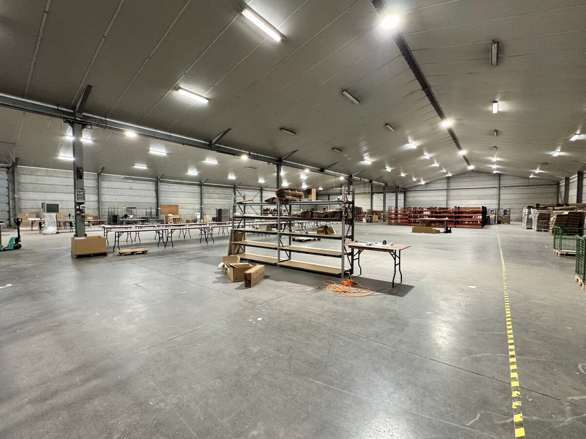 Loods met burelen te huur te Koekelare 