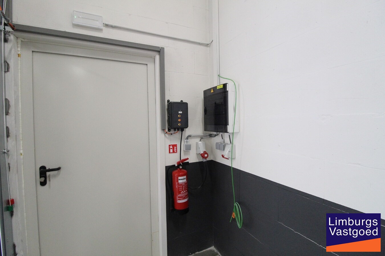 SLAKWEIDESTR. - KMO UNIT 10 - 156 m² - sectionaal poort - nabij E-314 