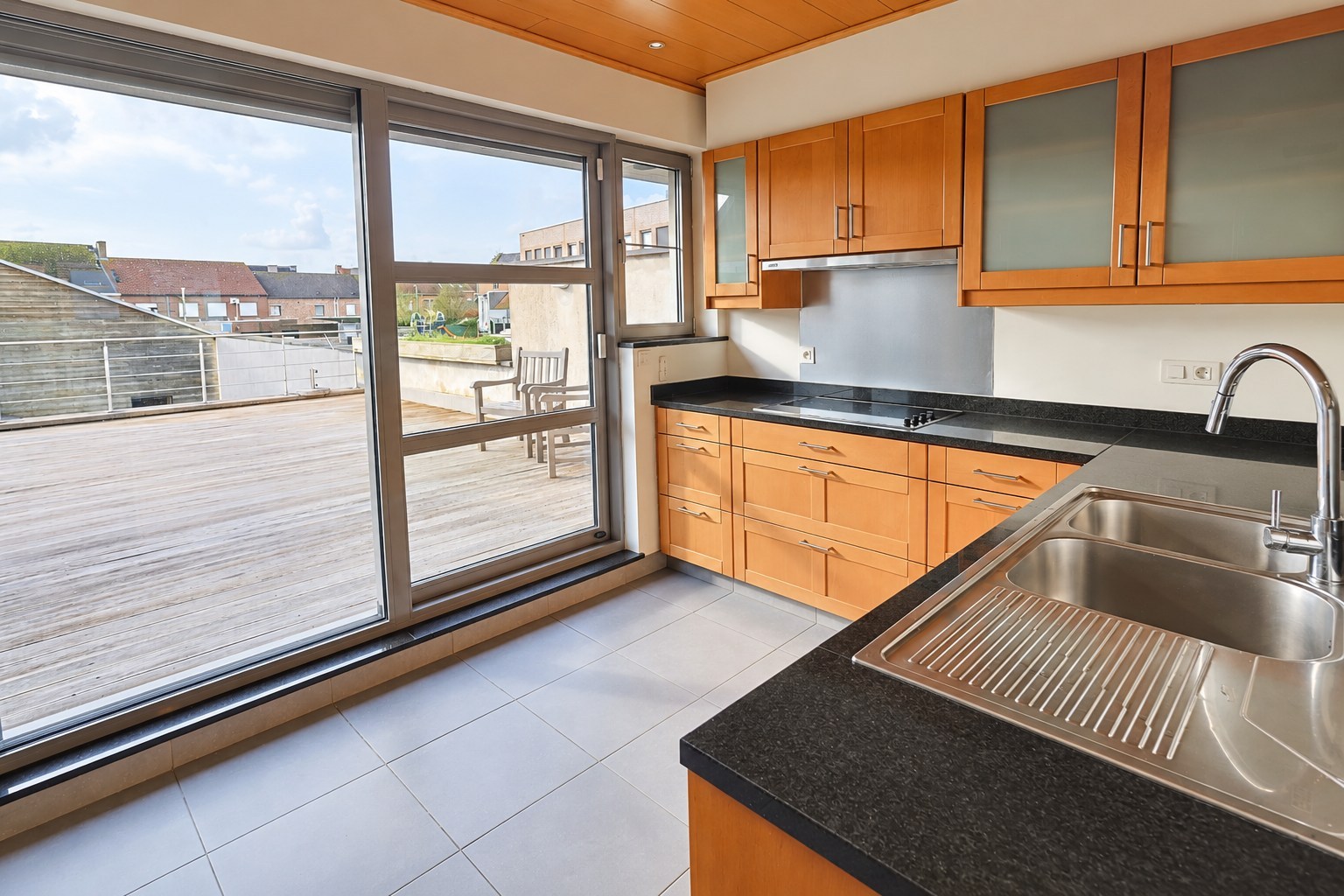 Bel-etagewoning met tuin, loods (450 m²) en tal van mogelijkheden 