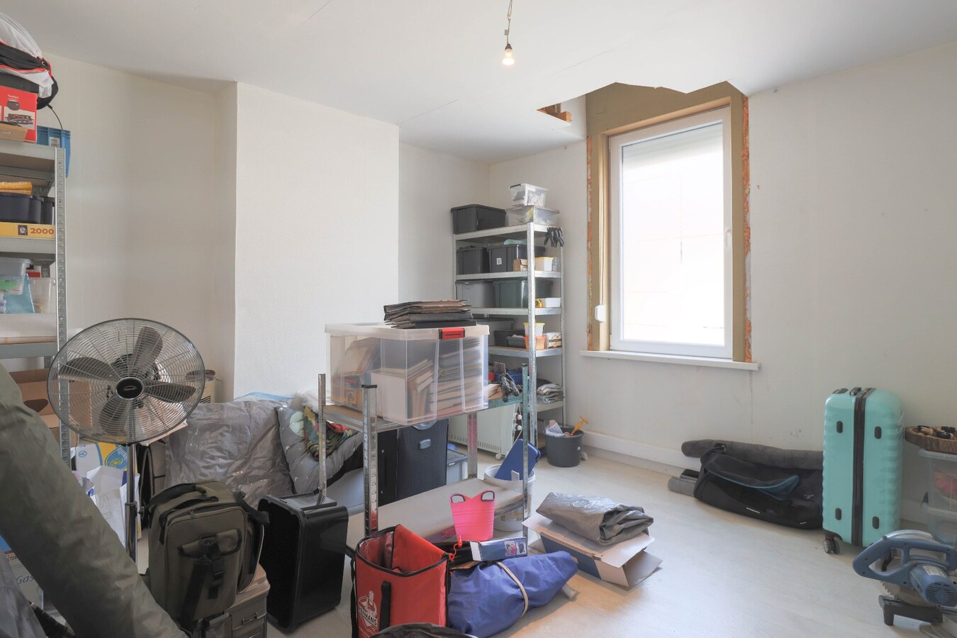 Ruime en recent gerenoveerde gezinswoning met garage te koop ! 