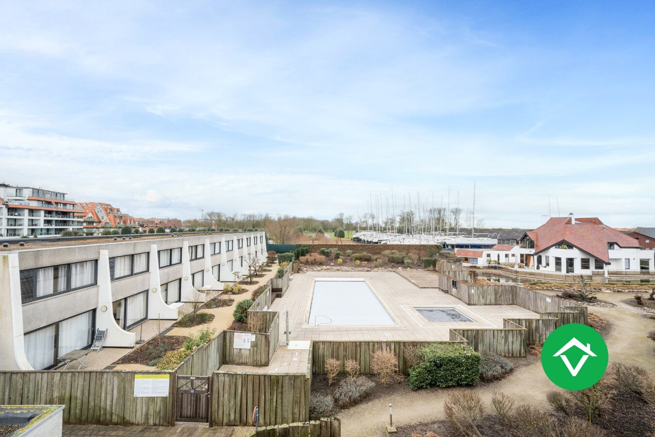 Instapklaar appartement met 2 slaapkamers en grote garage te Nieuwpoort 