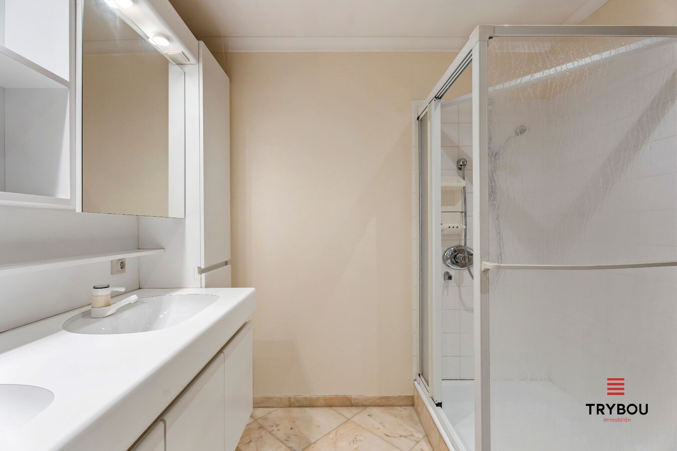 Statige, alleenstaande woning met rustige ligging te Ieper (Boezinge) 