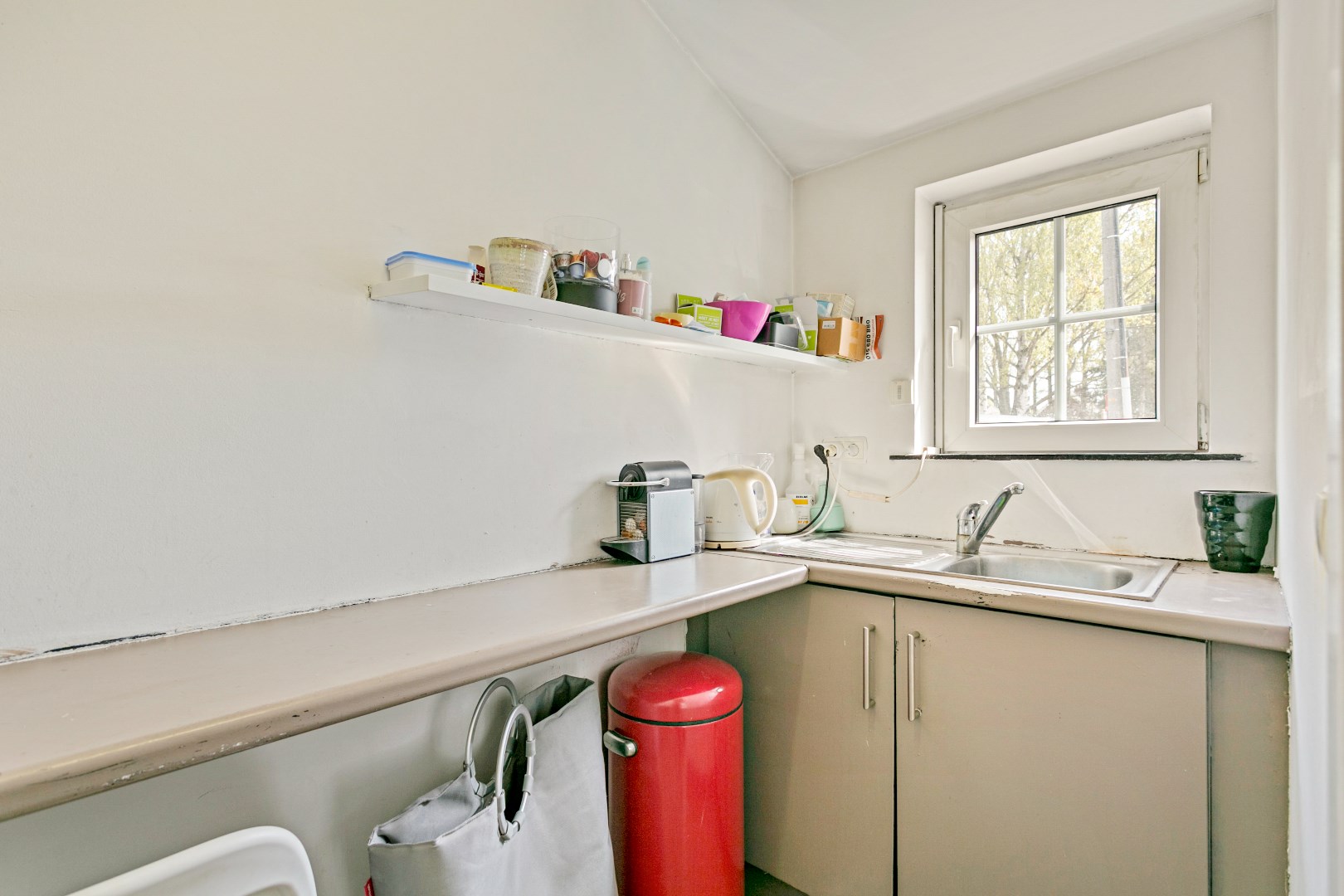 Handelspand met parkeermogelijkheid in het centrum van Bonheiden 