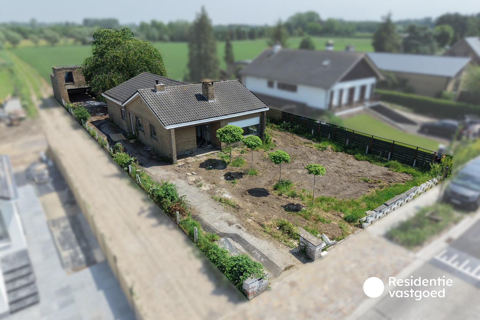 Ruime te renoveren bungalow op 959 m² met landelijk verzicht 