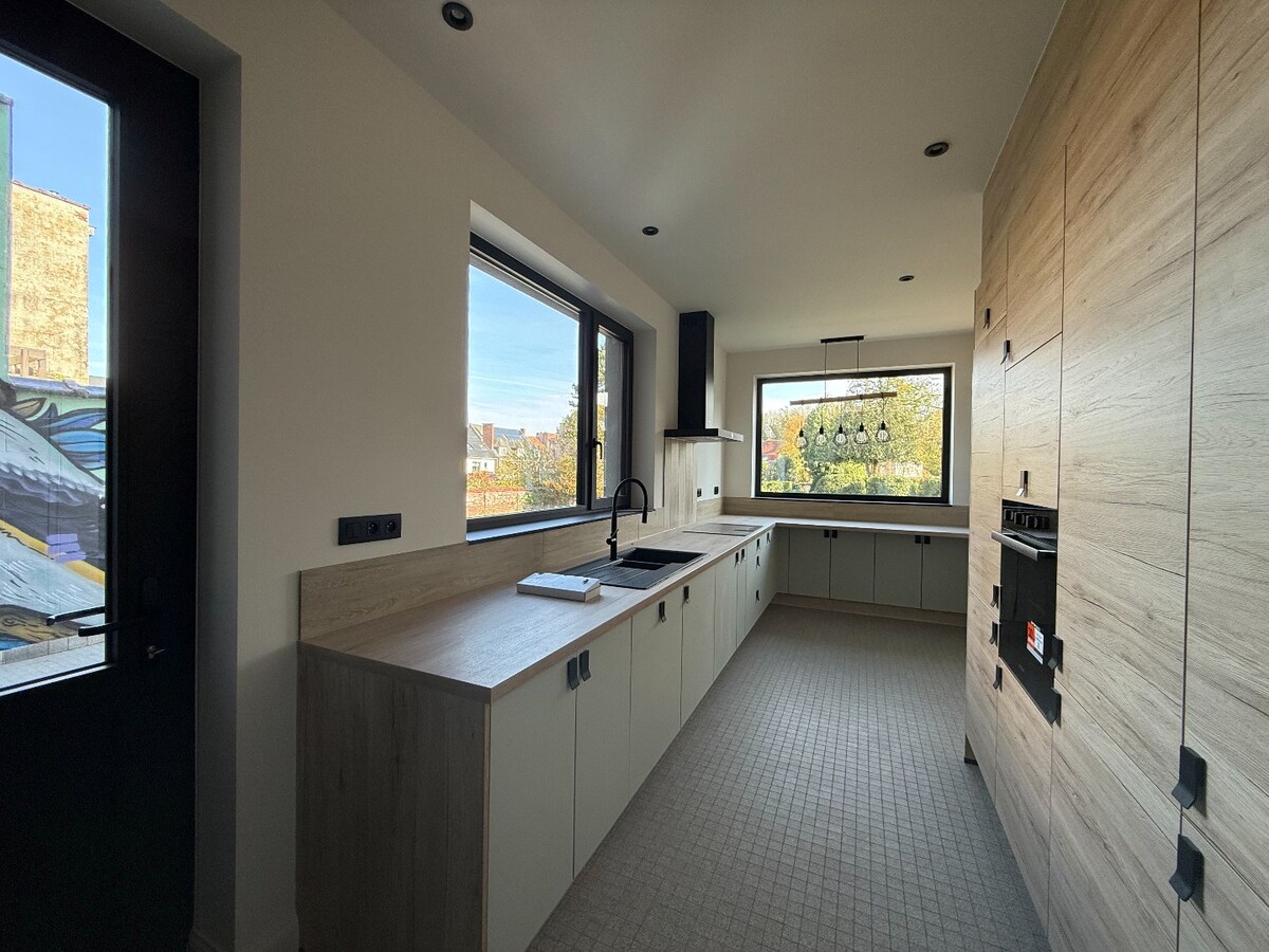 Maison de maître avec 5 chambres et jardin, idéale pour profession libérale ! 