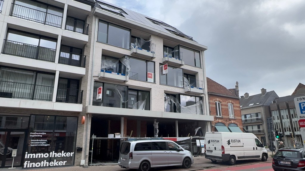 Nieuwbouw handelsgelijkvloers te koop in Deinze