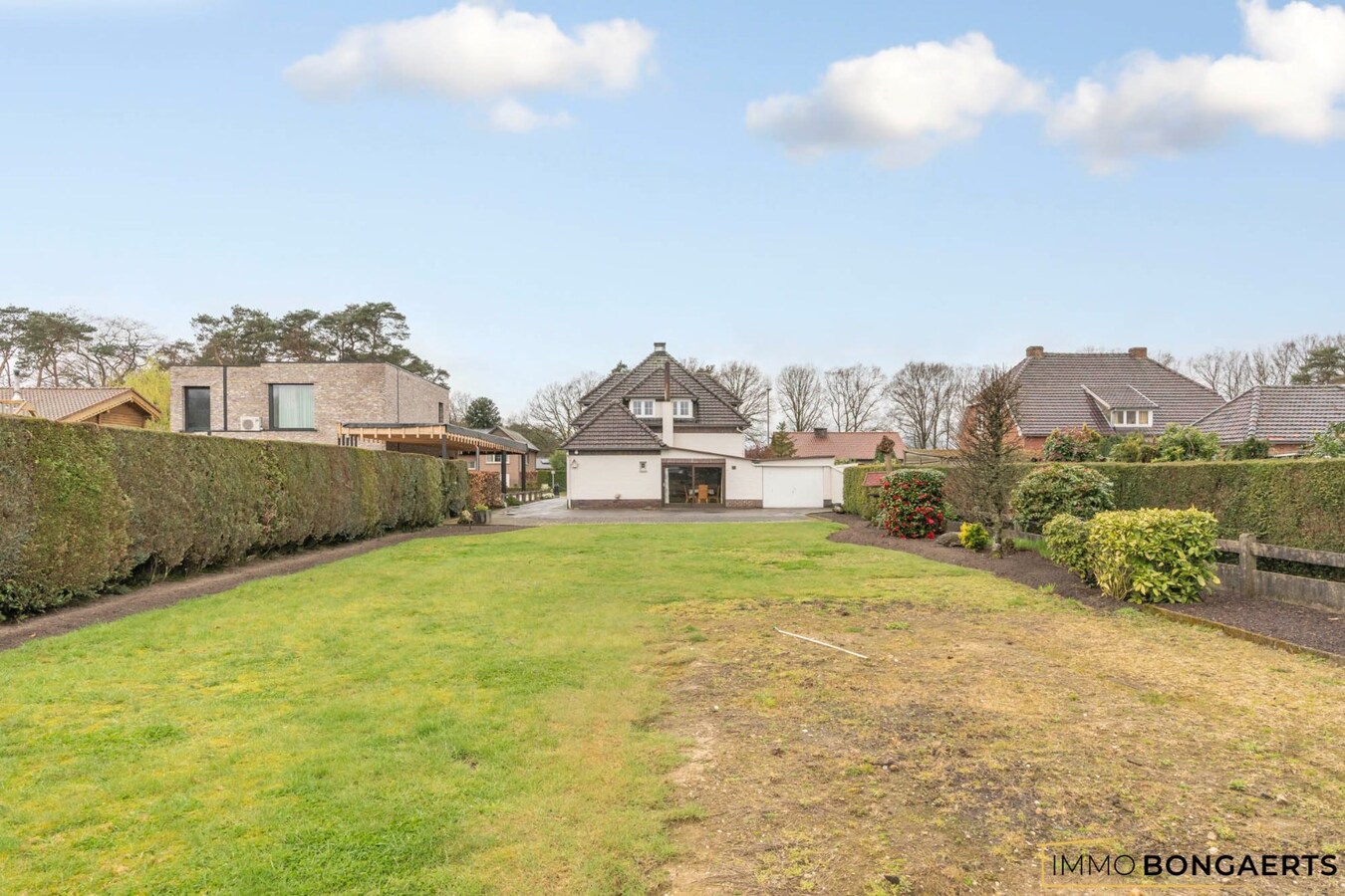 Ruime woning met tuin, garage en 3 slaapkamers in Oudsbergen . 