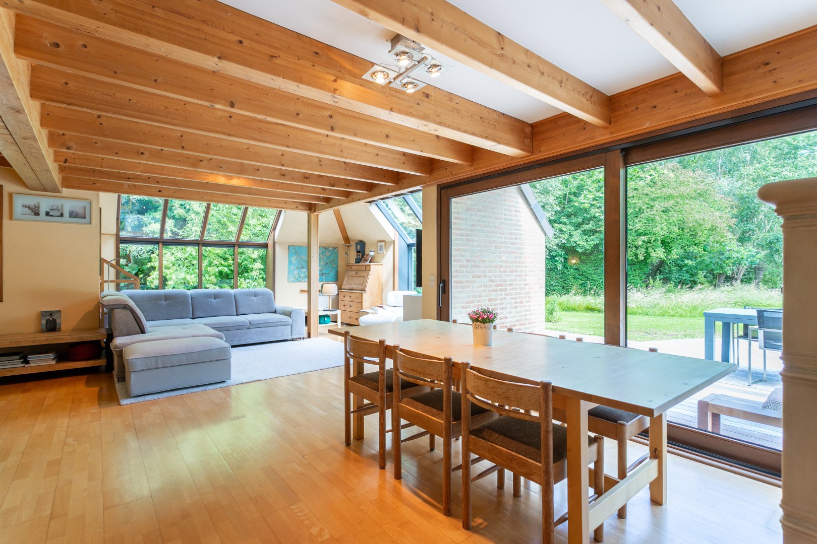 Ruime woning gelegen in een groene omgeving 