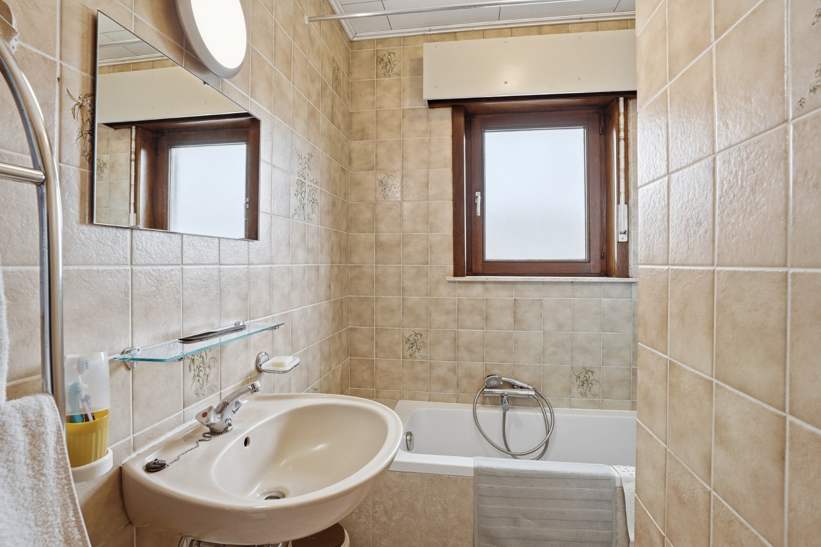 Alleenstaande bungalow met garage en tuin  op 684 m² 