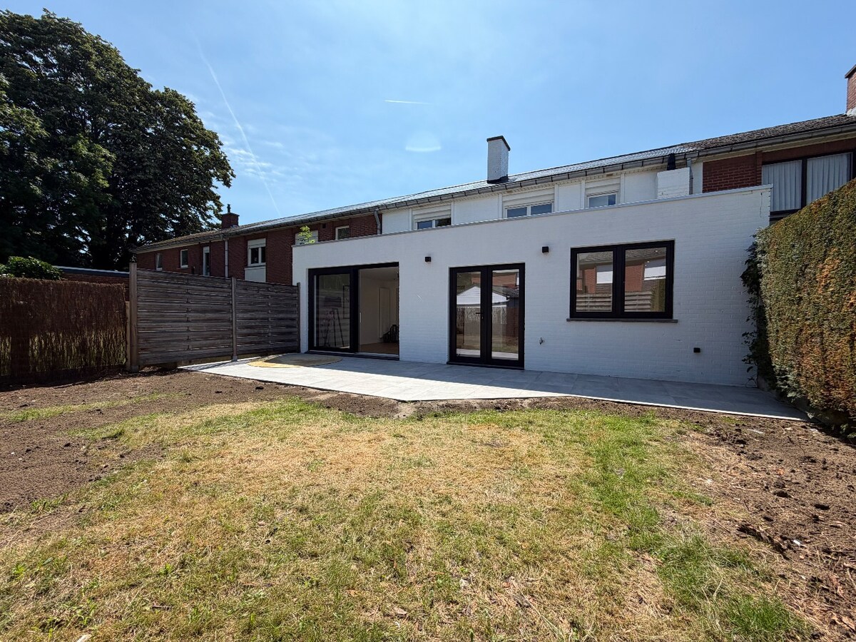 Prachtige gerenoveerde zeer ruime woning in een rustige wijk te  Gullegem ! *** NONO INSPIRED*** 