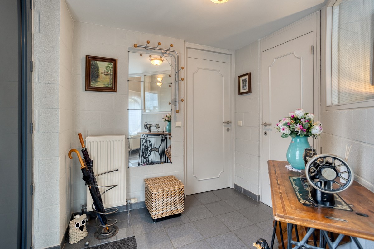 Instapklare halfopen bebouwing met 3 slaapkamers, tuin, terras en 2 carports in Kessel-Lo! – EPC 166 kWh/m² - bewoonbare opp. 146 m² 