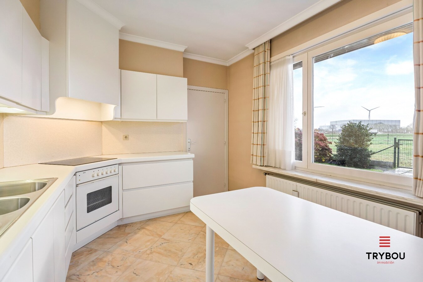 Statige, alleenstaande woning met rustige ligging te Ieper (Boezinge) 