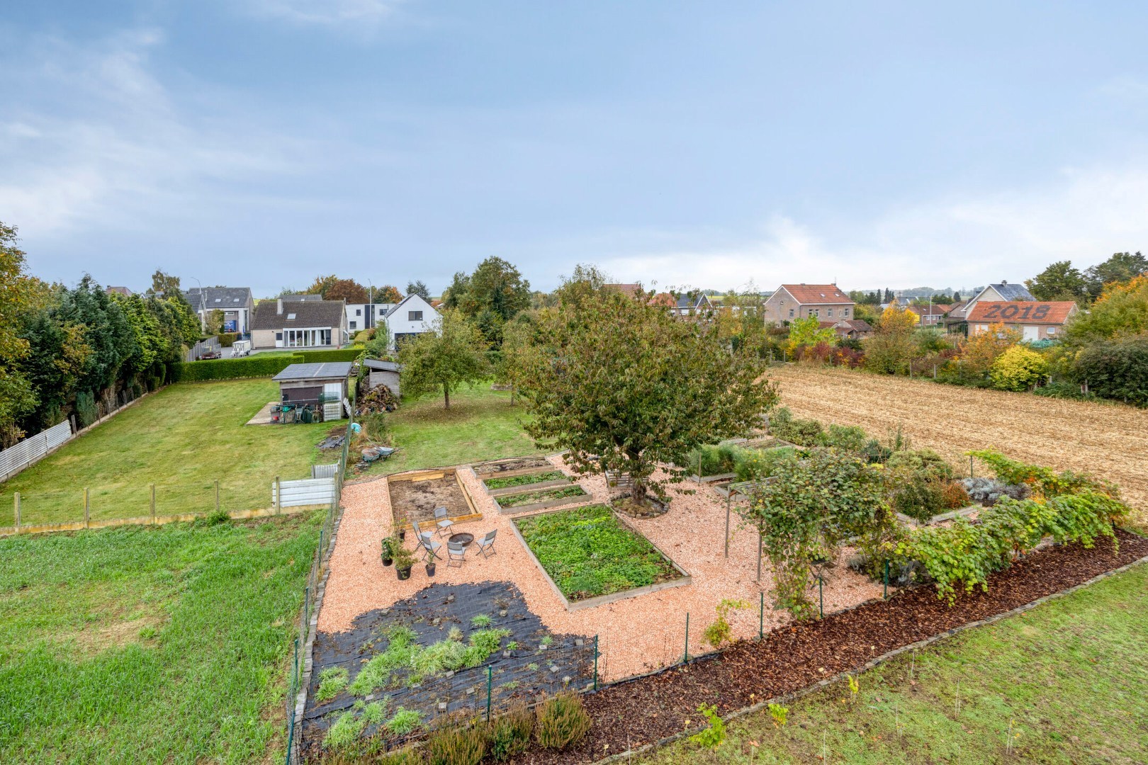 Open bebouwing met 4 slaapkamers, bureau, garage en prachtige tuin in Boutersem – EPC 158 kWh/m² - bewoonbare opp. 282 m² 