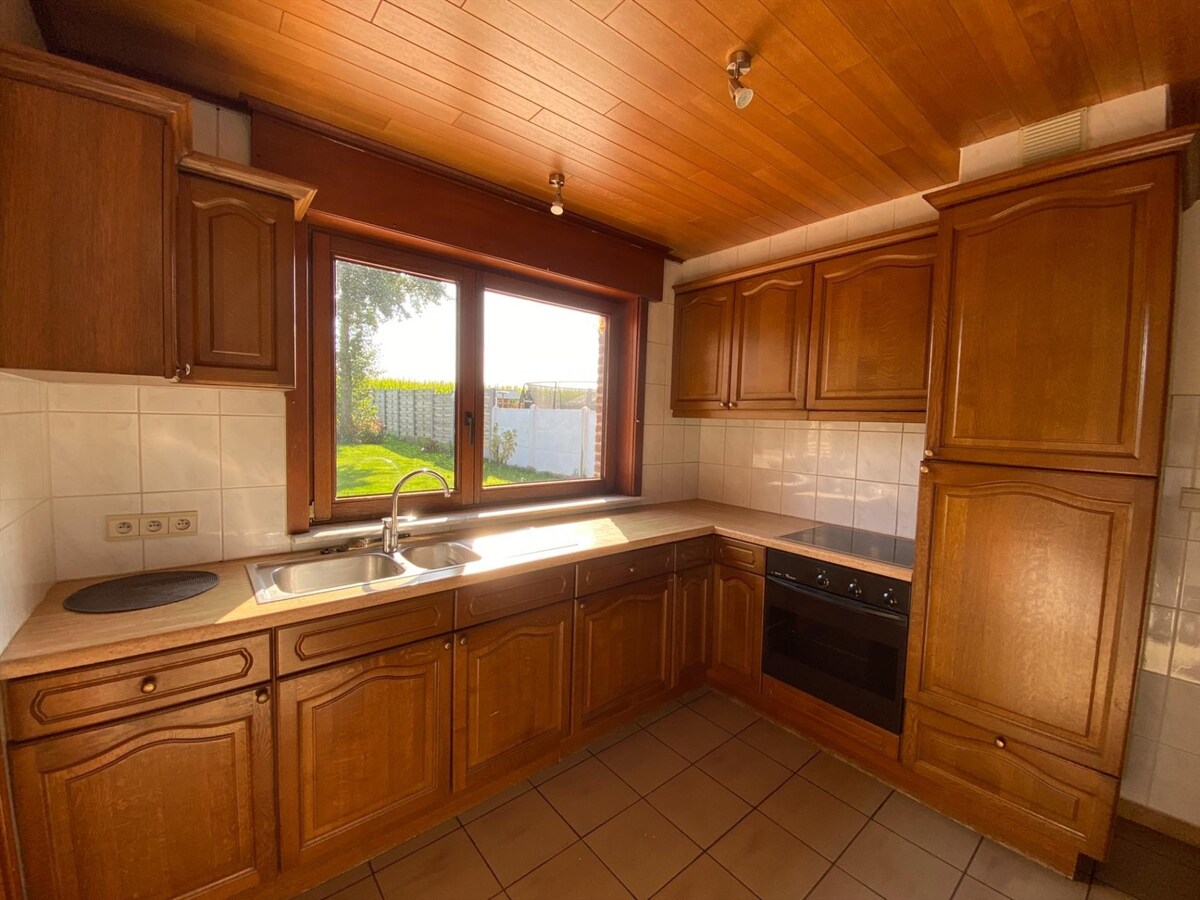 Rustig gelegen woning met garage en zonnige tuin te Poperinge 