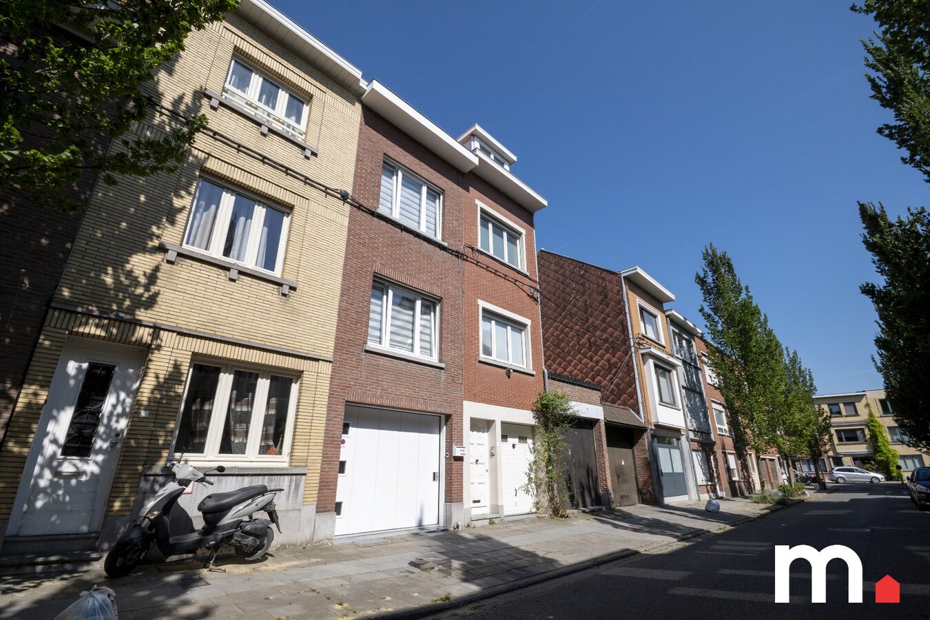 Woning te Kortrijk nabij het centrum met garage op TOPLOCATIE ! 