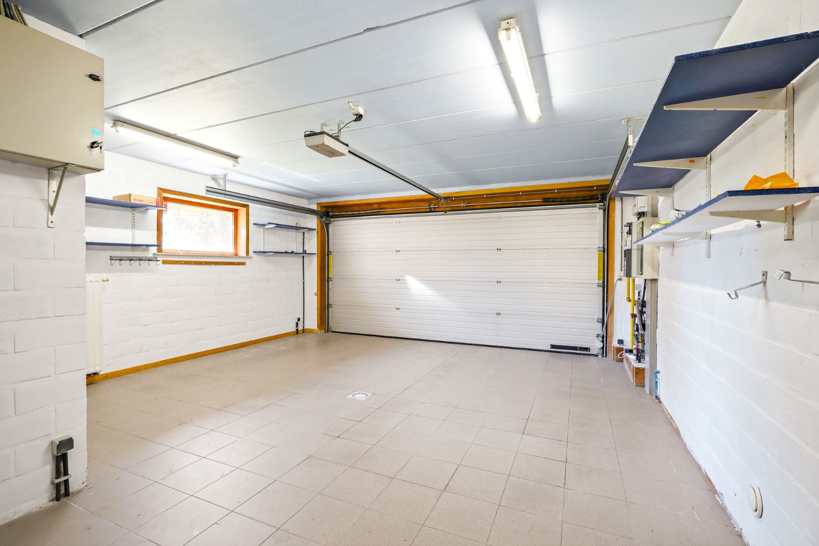 Ruime villa met 5 slaapkamers op 1082 m² te Oostduinkerke, gelegen vlakbij het natuurreservaat Hannecartbos. 