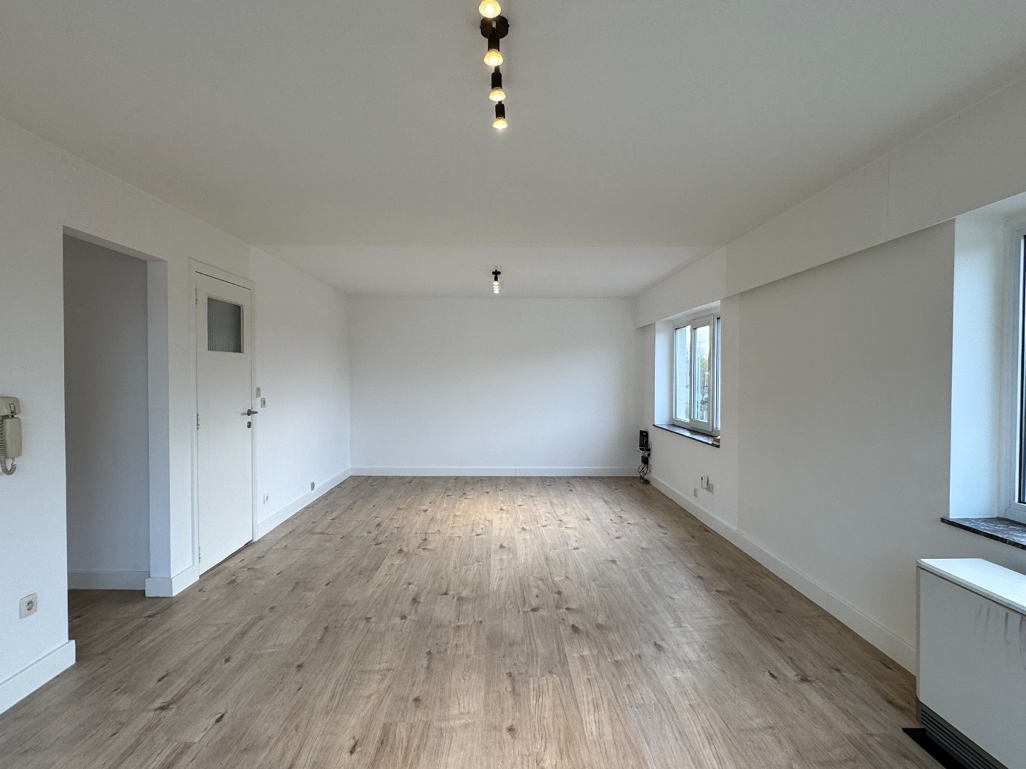 Verzorgd appartement met 2 slaapkamers en garage. 