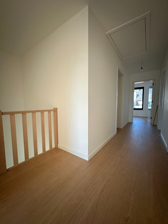 Instapklare nieuwbouwwoning met 4 slaapkamers, garage én tuin – energiezuinig wonen in hartje Sint-Antonius 