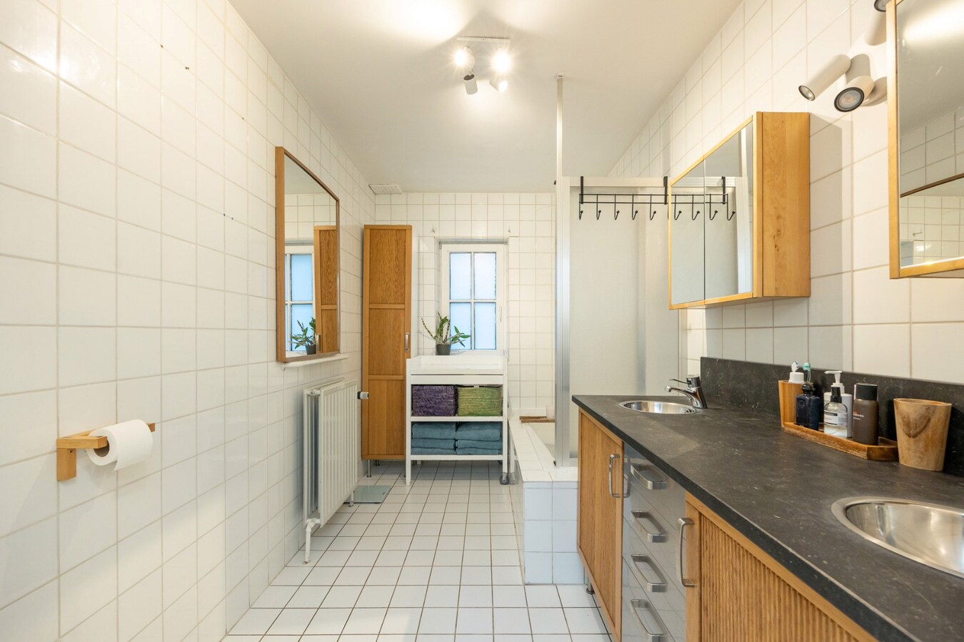 Charmante en ruime woning met zwembad en bijgebouw op toplocatie 